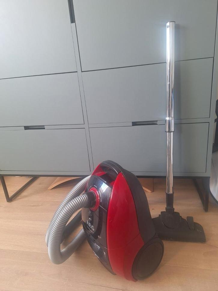 AEG Stofzuiger - Wieltje Los, Witgoed en Apparatuur, Stofzuigers, Gebruikt, Stofzuiger, Minder dan 1200 watt, Stofzak, Ophalen