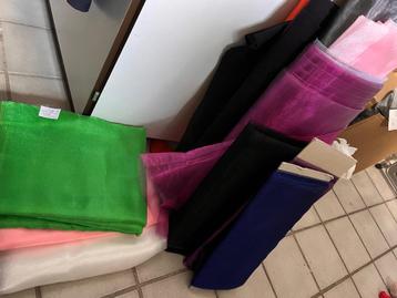 Organza stof +- 25 meter  beschikbaar voor biedingen
