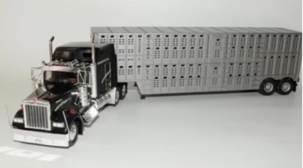Kenworth W900 1991 VEETRANSPORT schaal 1/43 US trucks # 59, Hobby en Vrije tijd, Verzenden, Nieuw, Bus of Vrachtwagen, Overige merken