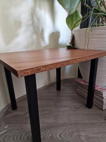 Teak wood top small side table  beschikbaar voor biedingen