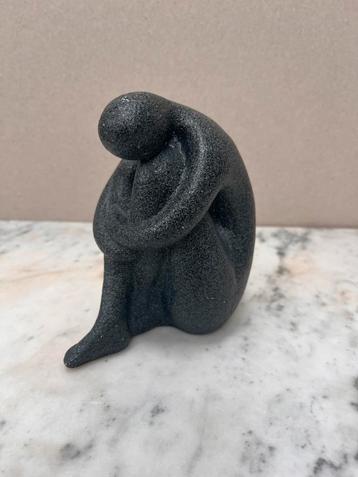 Beeld mens beschikbaar voor biedingen