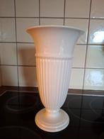 Wedgwood vaas, Huis en Inrichting, Woonaccessoires | Vazen, Overige kleuren, Aardewerk of Porselein, Ophalen of Verzenden, Zo goed als nieuw