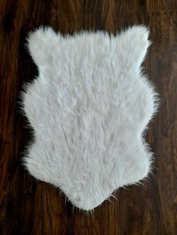 Spiksplinternieuw ruime Faux Fur vacht poolhoogte  6,5 cm beschikbaar voor biedingen