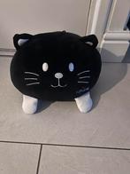Zwart met witte pluche knuffel kat 24 x 15 cm groot, Ophalen of Verzenden, Zo goed als nieuw, Poes