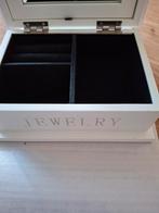 Jewelry kistje van Riverdale wit met zilveren letters., Sieraden, Tassen en Uiterlijk, Ophalen, Gebruikt