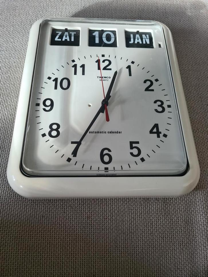 Twemco BQ-12 Dementie Kalenderklok - Seniorenklok, Huis en Inrichting, Woonaccessoires | Klokken, Zo goed als nieuw, Wandklok