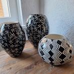 Vazen keramiek, zwart/ecru met patroon, Ophalen, Overige materialen, Overige kleuren, Zo goed als nieuw
