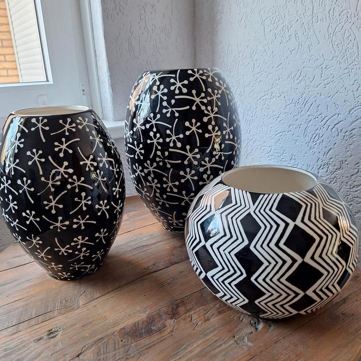 Vazen keramiek, zwart/ecru met patroon, Huis en Inrichting, Woonaccessoires | Vazen, Zo goed als nieuw, Overige kleuren, Minder dan 50 cm