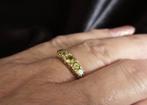gouden Vintage ring met edelsteen peridot. 2025/428., Ophalen of Verzenden, Goud, Ring, Met edelsteen