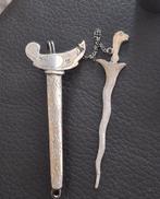 Antiek sieraad " kris " zilveren broche zeldzaam exemplaar., Antiek en Kunst, Ophalen of Verzenden, Zilver