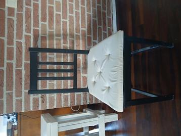 2 mooie stoelen te koop beschikbaar voor biedingen