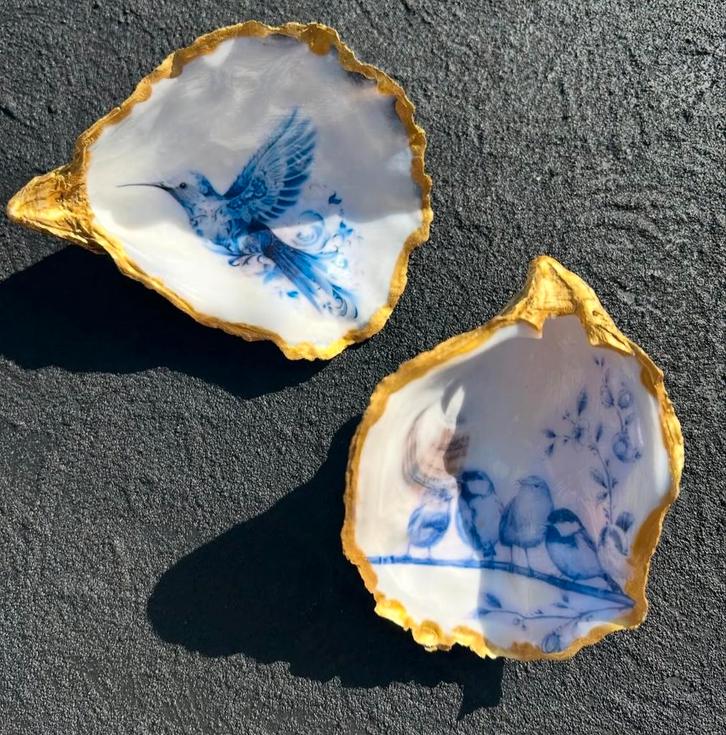 Oester schelp met kolibrie vogel mussen of koolmeesje, Verzamelen, Dierenverzamelingen, Zo goed als nieuw, Beeldje of Figuurtje