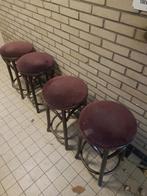 Vier houten krukjes. Thonet., Huis en Inrichting, Barkrukken, Gebruikt, Ophalen of Verzenden, 4 krukken, Hout