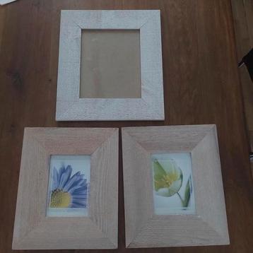 3 houten lijsten beschikbaar voor biedingen