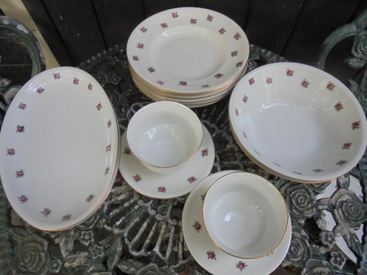 Dinerservies delen Kahla met roze roosjes, Antiek en Kunst, Antiek | Servies los, Ophalen of Verzenden