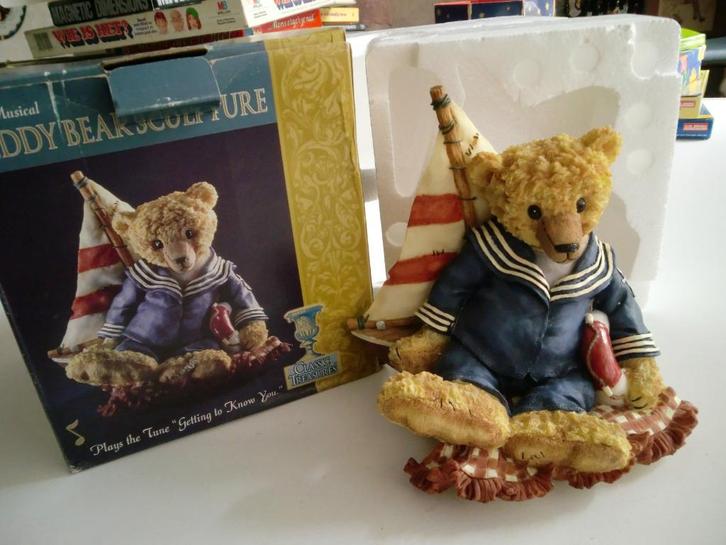 MUZIEKDOOS Beer in Zeilboot van CLASSIC TREASURES, Verzamelen, Beren en Cherished Teddies, Nieuw, Overige typen, Overige merken