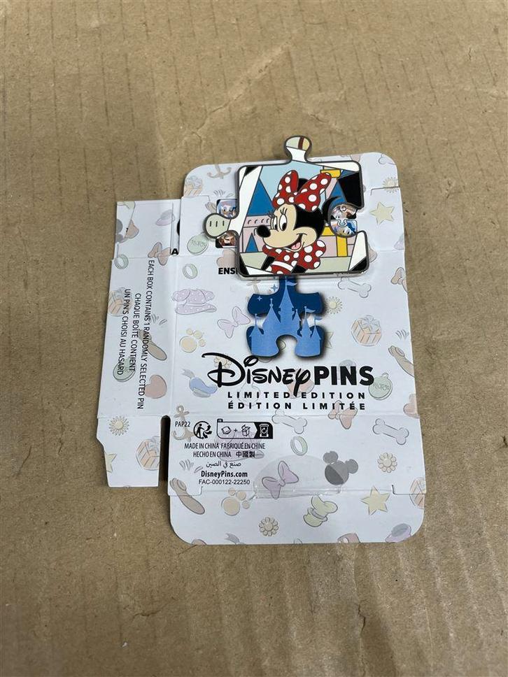 Disney pin Mickey and friends puzzle limited edition 200 - M, Verzamelen, Disney, Zo goed als nieuw, Beeldje of Figuurtje, Mickey Mouse