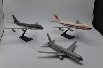 Setje vliegtuig schaalmodellen groot formaat beschikbaar voor biedingen