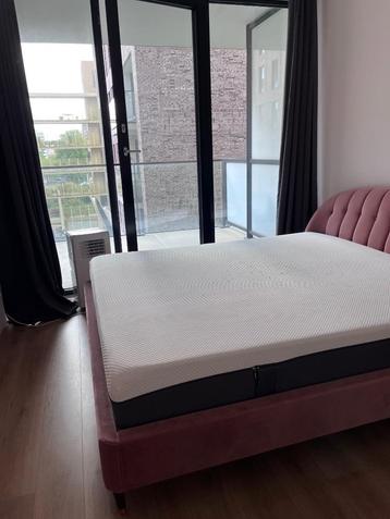 Elegant bed + mattress for 2 people €1100 bids possible beschikbaar voor biedingen