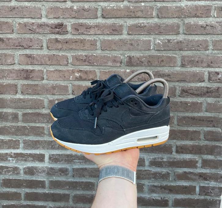 Nike Air Max 1 Black Gum, Kleding | Dames, Schoenen, Zo goed als nieuw, Sneakers of Gympen, Zwart, Ophalen of Verzenden