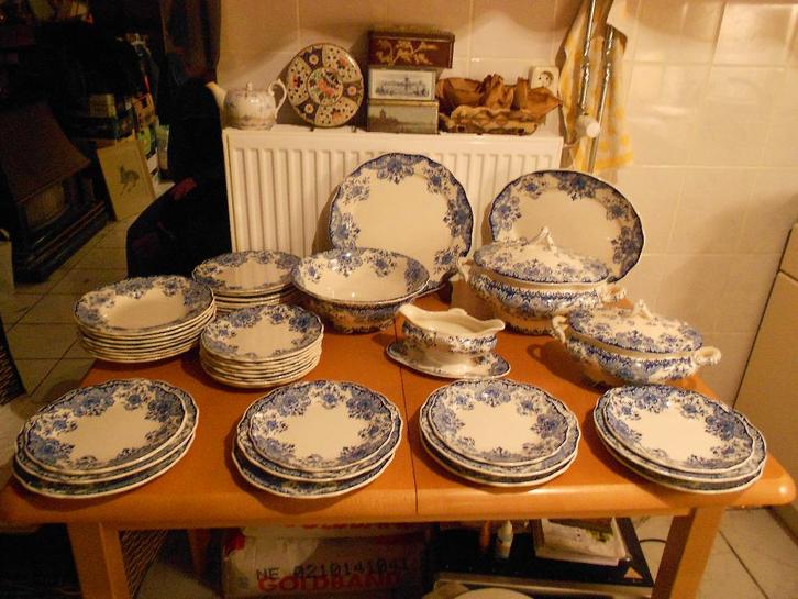 2 de servies B.F.K. DORDRECHT 12 persoons eetservies, Antiek en Kunst, Antiek | Servies compleet, Ophalen