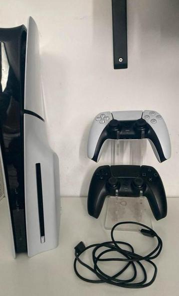 Ps5 slim met disc, 6 games, 2 controllers beschikbaar voor biedingen
