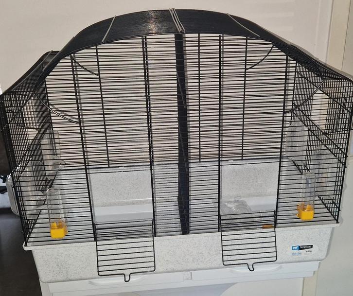 Zgan Ferplast Canto met standaard en extra's, Dieren en Toebehoren, Vogels | Hokken en Kooien, Zo goed als nieuw, Vogelkooi, Metaal
