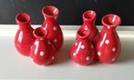 Schattige vaasjes rood met witte stippen, Aardewerk of Porselein, Ophalen of Verzenden, Zo goed als nieuw, Minder dan 50 cm