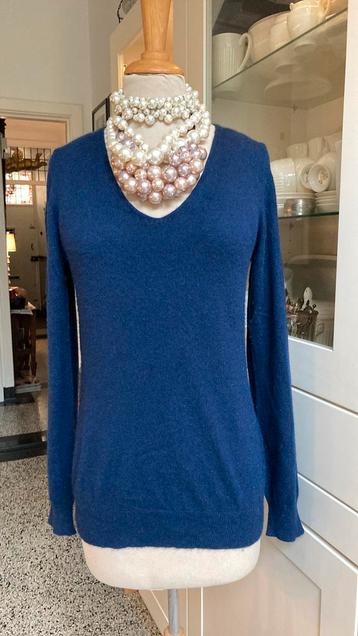 Navyblauwe 100% cashmere V-neck in mt S. Nieuwstaat beschikbaar voor biedingen