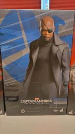 Hot Toys MMS 315 - Nick Fury 1/6 - Marvel, Ophalen, Nieuw, Film, Actiefiguur of Pop
