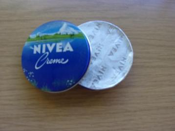 NIVEA VERZAMELBLIKJE 30ML /LIMITED EDITION /DIA 6CM beschikbaar voor biedingen