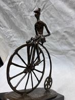 Bronzen fietser op Hoge Bi ca.1975–1995 – 28 cm, Verzenden, Zo goed als nieuw, Mens