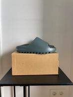 Yeezy Slide 'Slate Marina' (EU 42), Kleding | Heren, Nieuw, Ophalen of Verzenden