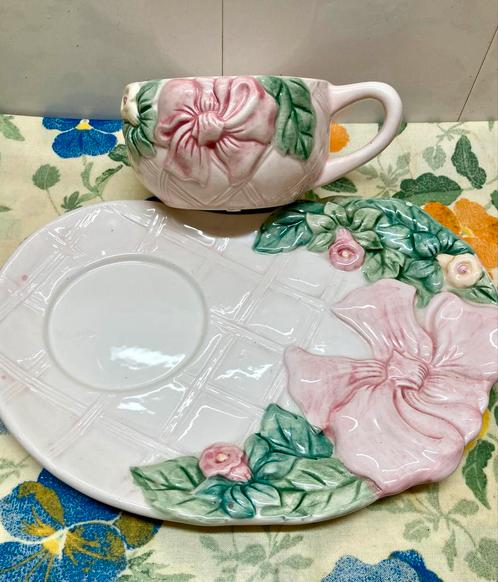 ‼️Romantisch Barbotine Ontbijtserviesje - grote Kop en bord, Antiek en Kunst, Curiosa en Brocante, Ophalen of Verzenden