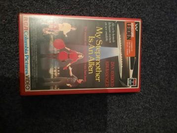 MY STEPMOTHER IS AN ALIEN Top 80's Classic Op ExRental VIDEO beschikbaar voor biedingen