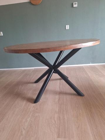 Ronde eettafel mangohout  beschikbaar voor biedingen