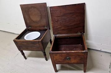 2 Antieke commode tafeltjes beschikbaar voor biedingen