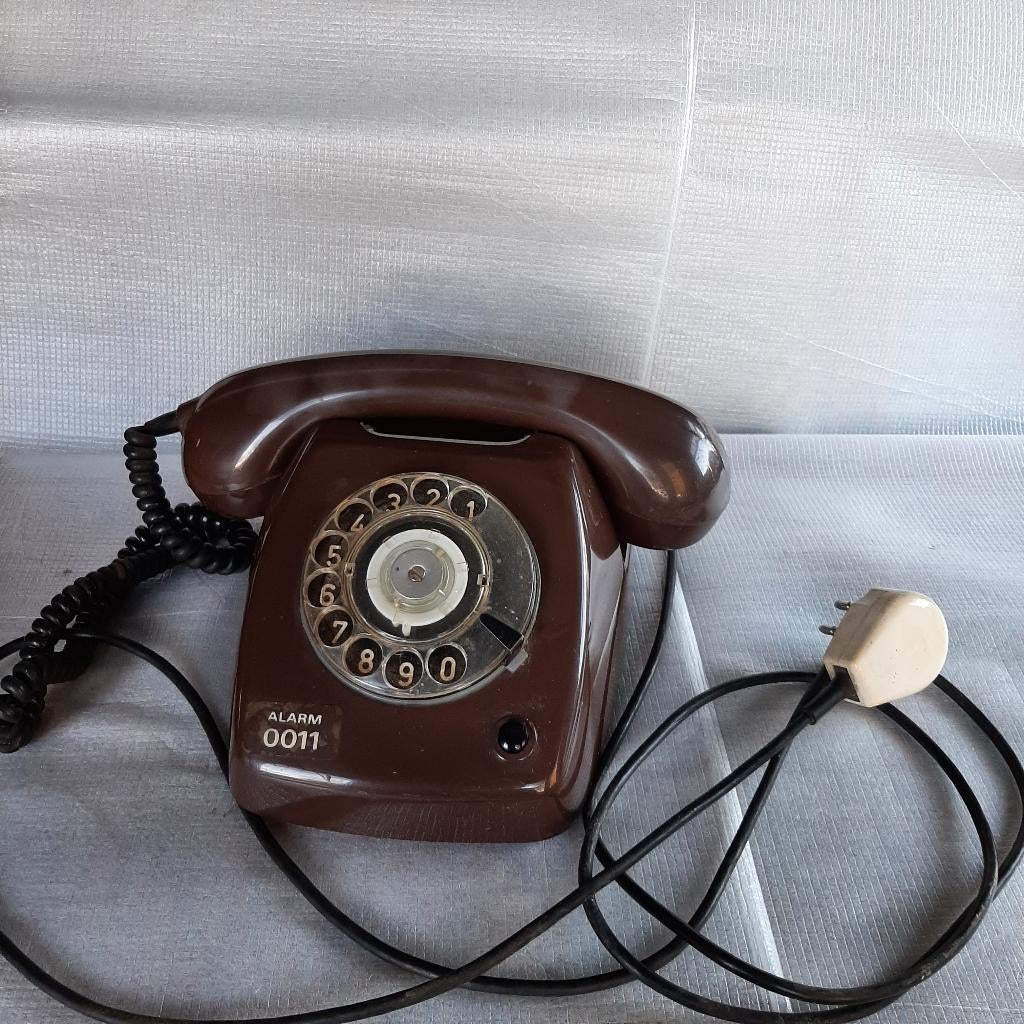 Vintage PTT draaischijf telefoon T65 de Luxe, kleur mocca, Ophalen, Gebruikt, Met draaischijf