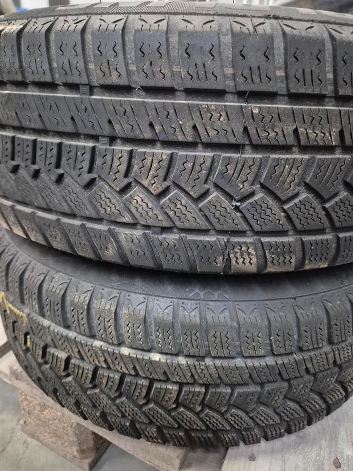 Te koop 4 x velgen met winterbanden en wieldoppen., Auto-onderdelen, Banden en Velgen, Banden en Velgen, Winterbanden, 16 inch