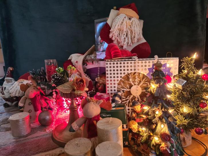 Kerst spullen, doos vol, Diversen, Kerst, Zo goed als nieuw, Ophalen