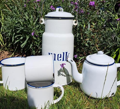 Witte emaille melkbus koffiekan maatbeker mokjes prijs pst, Antiek en Kunst, Antiek | Emaille, Ophalen of Verzenden
