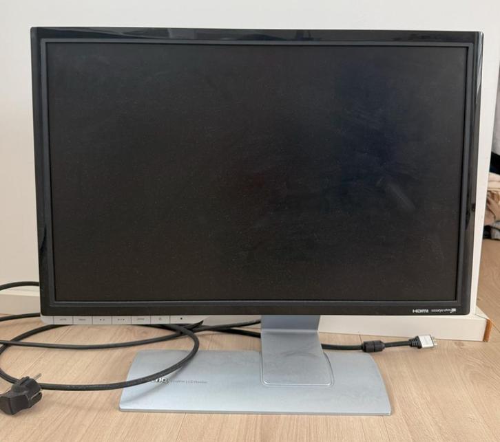 Benq v2400w 24" monitor - Full HD, Computers en Software, Monitoren, Gebruikt, 61 t/m 100 Hz, DVI, HDMI, VGA, TN, Full HD, 1 tot 2 ms
