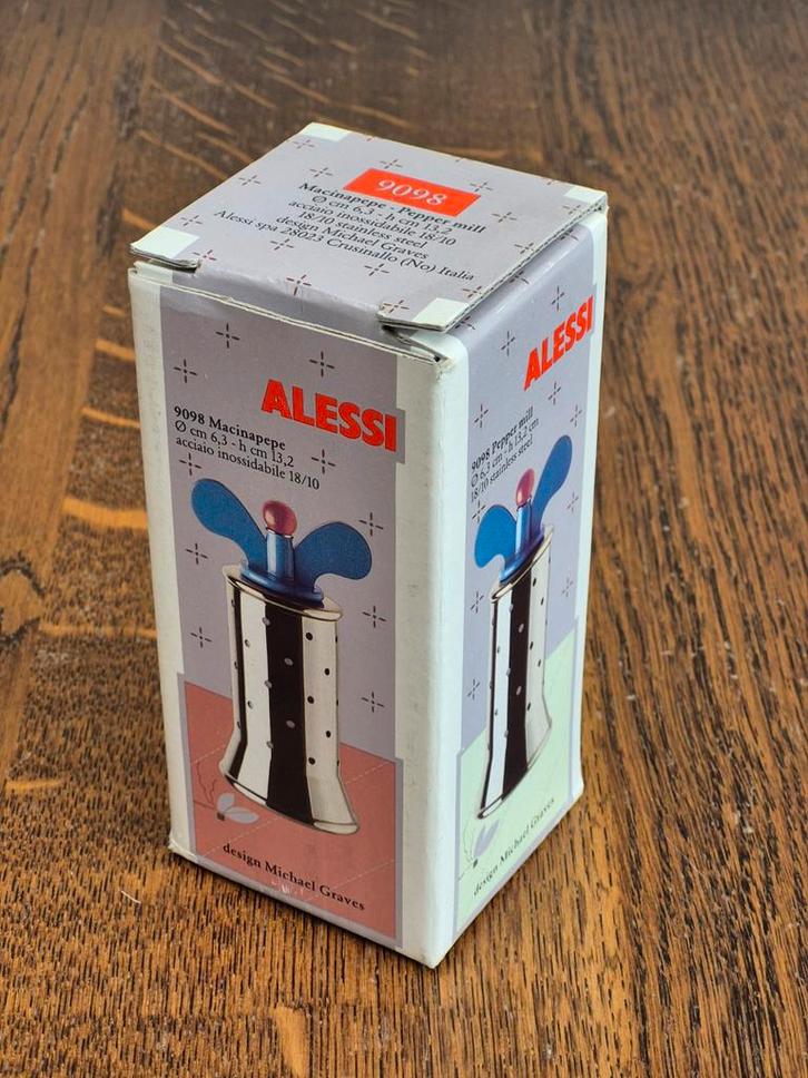 Nieuw in doos: vintage Alessi pepermolen (9098), Antiek en Kunst, Kunst | Designobjecten, Ophalen of Verzenden