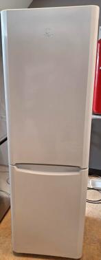 Ruime Witte Vrijstaande Koelvriescombinatie Indesit A+ 188cm, Gebruikt, 200 liter of meer, 60 cm of meer, Met aparte vriezer