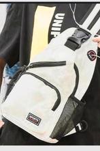Waterdichte crossbody rugtas, wit. Nieuw. 38x23x10, Ophalen of Verzenden, Nieuw, 25 tot 40 cm, 30 tot 45 cm