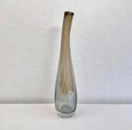 Donkergrijze vaas met karakteristieke luchtbubbels, Overige kleuren, Ophalen of Verzenden, Minder dan 50 cm, Glas