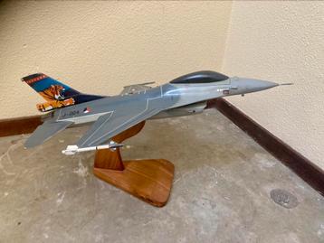 2,Schaalmodellen J-004 & USAF F16 Thunderbird beschikbaar voor biedingen