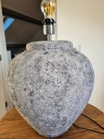 Mooie stenen  kruik tafellamp, Huis en Inrichting, Lampen | Tafellampen, Ophalen, Minder dan 50 cm