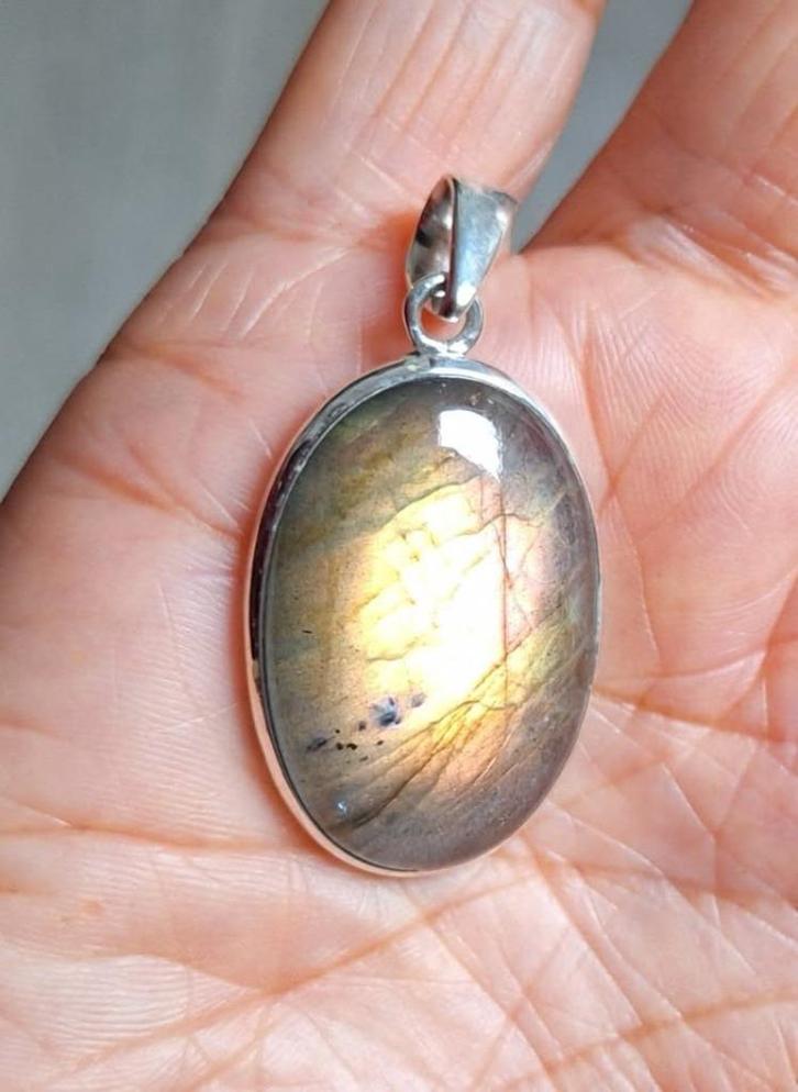 925 zilveren hanger met natuurlijke paarse Labradoriet steen, Sieraden, Tassen en Uiterlijk, Kettinghangers, Nieuw, Zilver, Zilver