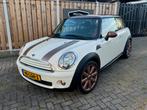 Mini 1.6 Cooper 2010, Wit urban brown,orgineel nl Top staat!, Auto's, Mini, Voorwielaandrijving, Zwart, 4 stoelen, Leder en Stof